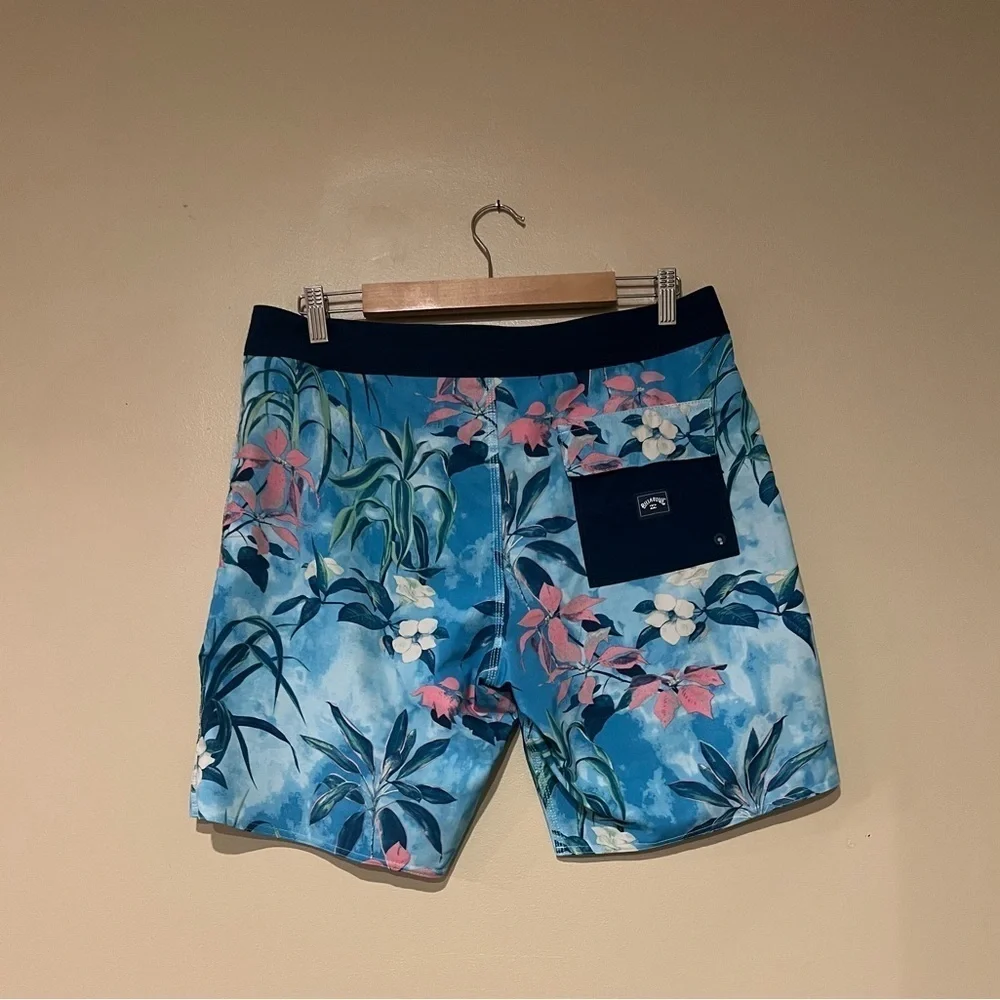 Billabong Mens Sundays Pro Boardshorts 4 Way Performance Stretch Size 32 Hawaiin
